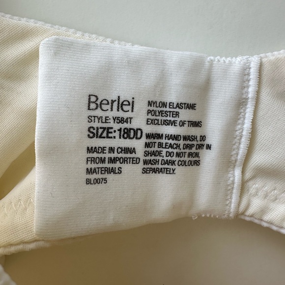 BERLEI - High Performance Underwire Non Padded Sports Bra White - 18DD (US 40DD) - Picture 10 of 11
